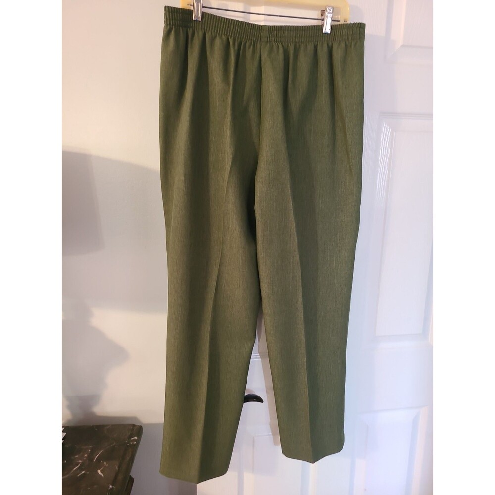 Alfred Dunner Petite Women's Olive Green Straight Leg Dress Pants Size 12P - Picture 3 of 5